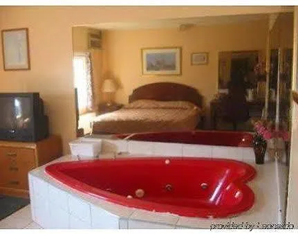 ** Мотель Caravan Inn Ниагара-Фолс Канада